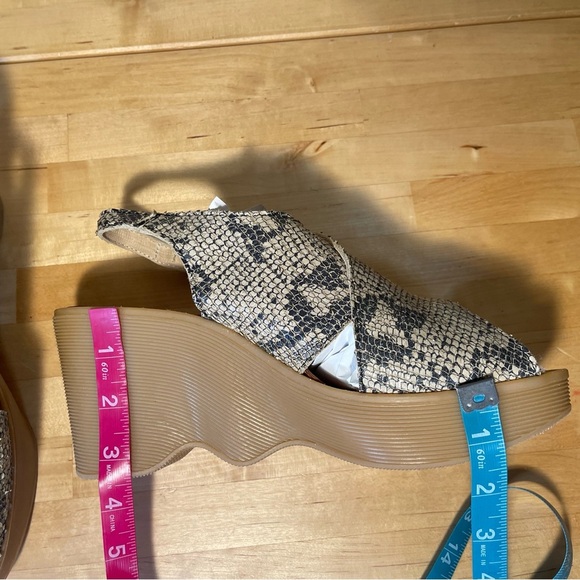 Famolare Cross Your Heart Platform Sandals Snake embossed leather. - Picture 11 of 12